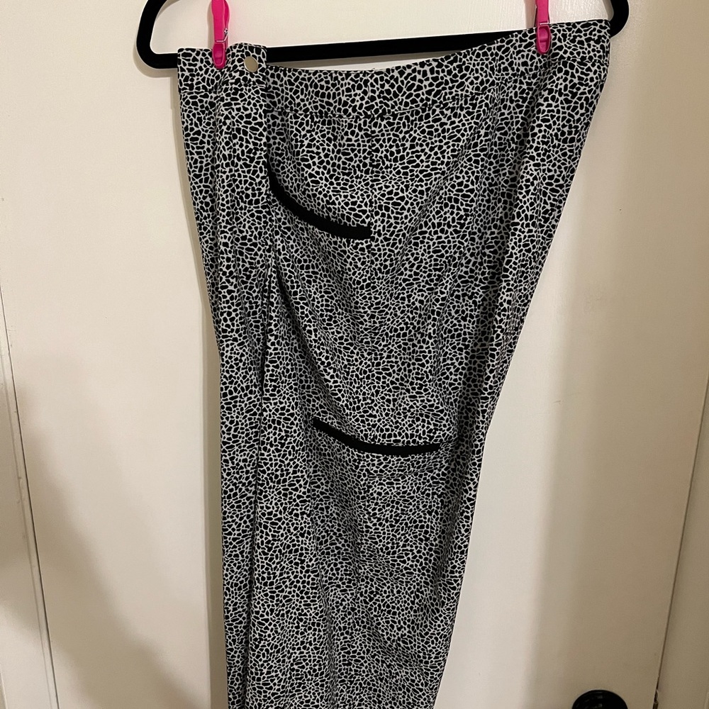 Chicos Weekend leopard print capri pant.  Size 3